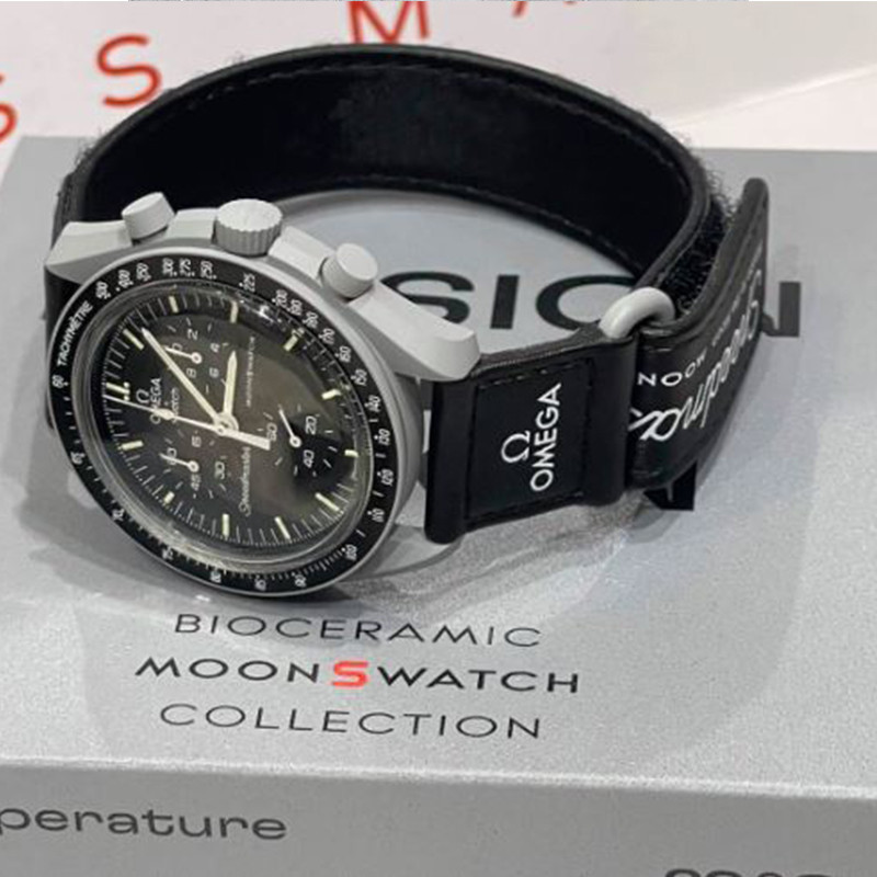 ساعت مچی عقربه ای مدل moon
