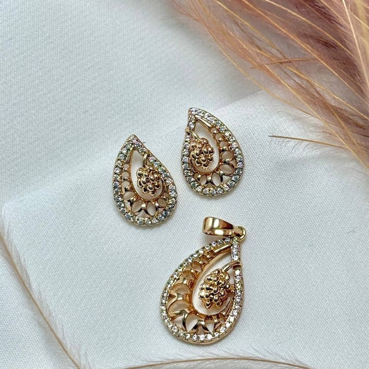 نیم ست گردنبند و گوشواره ژوپینگ زنانه طرح برگ نگین تنوع طرح ثابت کد sm (پس کرایه)